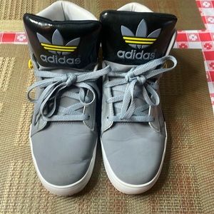 MEN'S RARE ADIDAS ORIGINALS HIGH TOP SNEAKERS - SIZE 10.5 - ART G66624